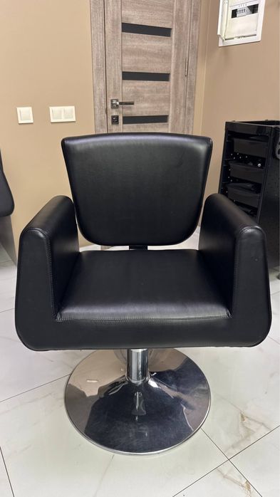 Парикмахерское кресло клиента Frizel Orlando гидравлическое