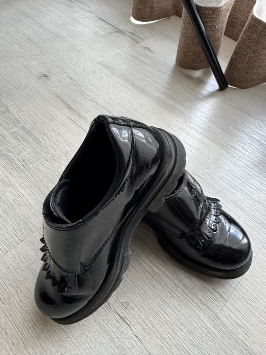 Шкіряні туфлі для дівчинки фірми pablosky