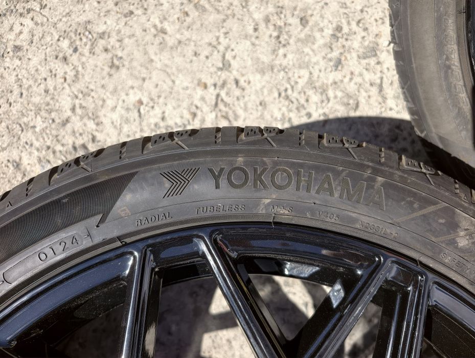 Колеса в зборі Tesla Model Y R20 235/40 Yokohama+ диски Liquid Metal