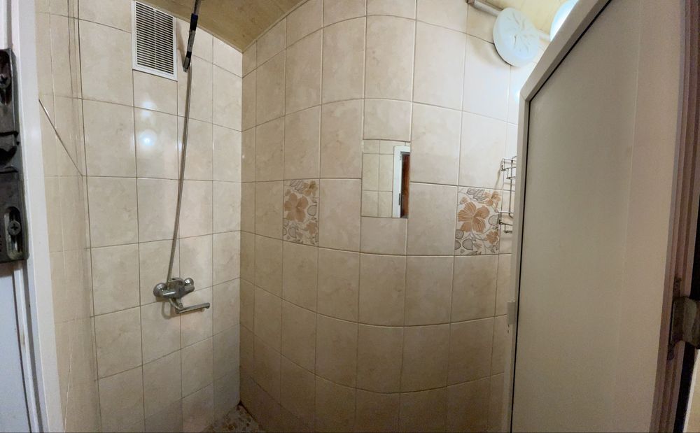 Кімната в гуртожитку не подалік макдоналдс