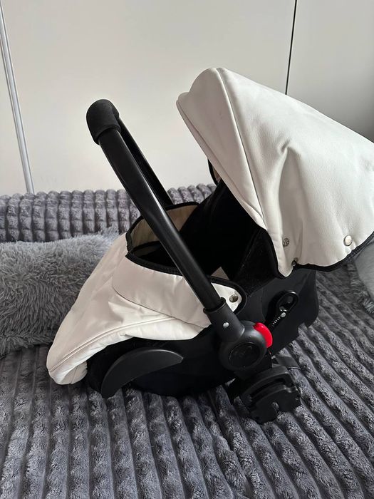 Продам коляску 3в 1