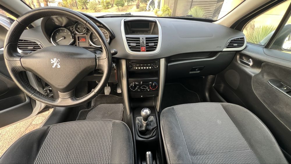 Peugeot 207 imaculado trato financiamento