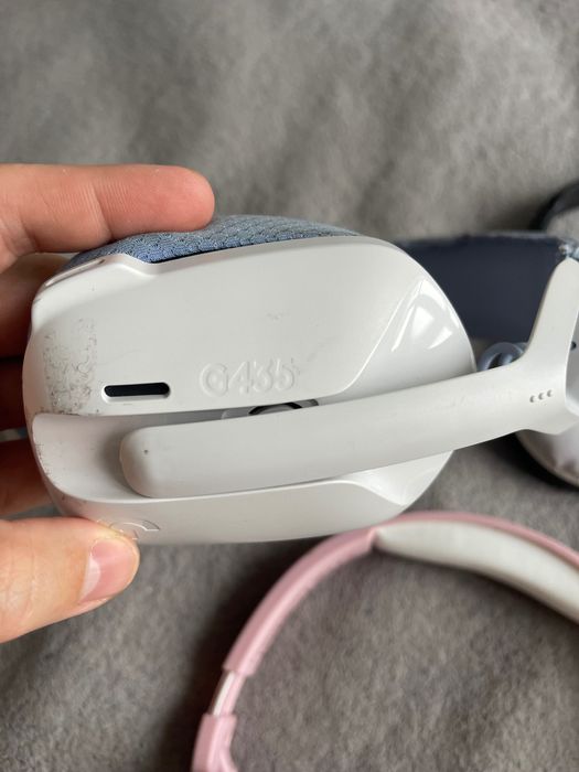 Наушники лот наушников:  Logitech G435, JVC HAS31BTB, Hello Kitty