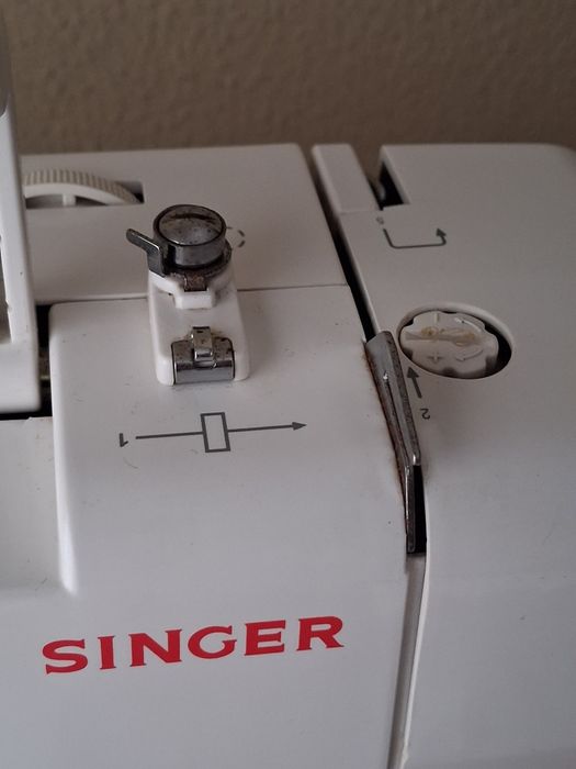 Máquina de costura elétrica