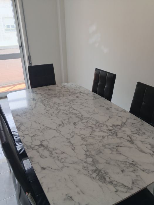 Mesa de jantar com 6 cadeiras