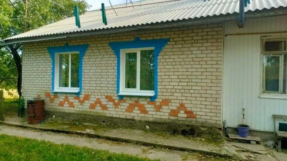 Будинок 3 кімнати.  13 соток, є газ, піч.