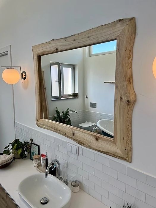 Espelho com maldura de madeira natural