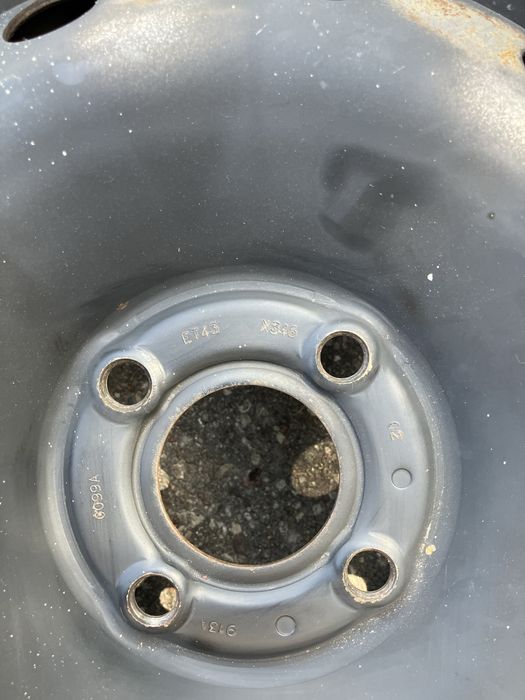 Kompletne kola letnie 185/65 R15 prawie nowe