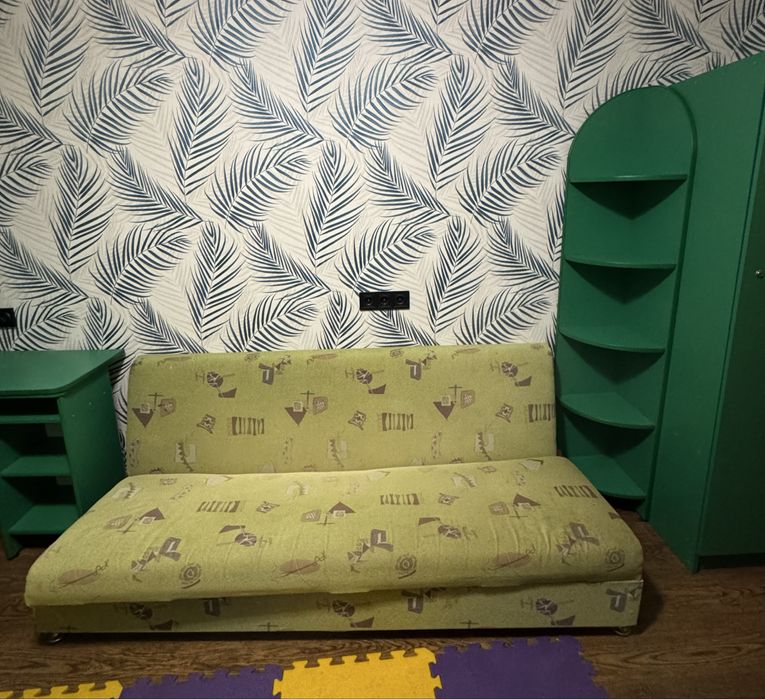 Комплект меблів в дитячу кімнату