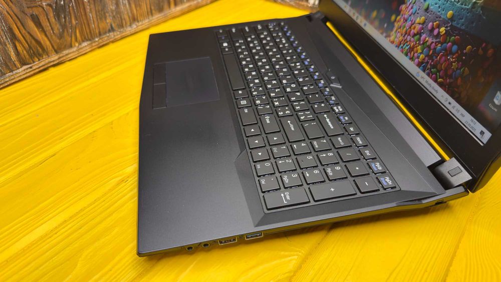 РОЗПРОДАЖ! Надійний Офісний Ноутбук Clevo N850HJ /15.6"/Core i5-7300HQ