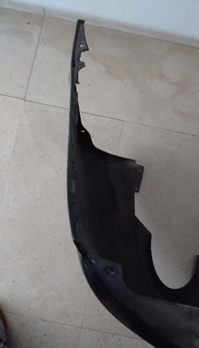 Pára-choques traseiro Mazda 3 (necessário pintura e reparação)