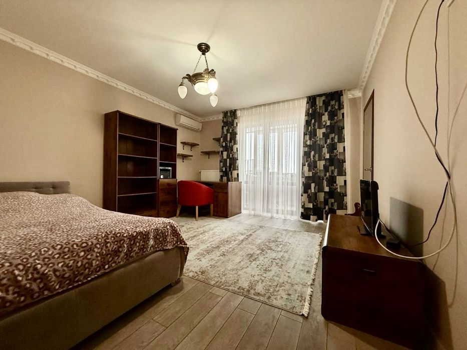 2 кімнати + кухня-студія у центрі біля парку та озера