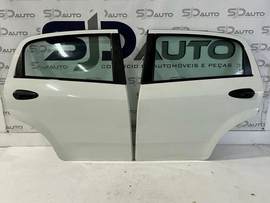 Porta Frente Direita / Trás Esquerda - Fiat Grand Punto (2013)