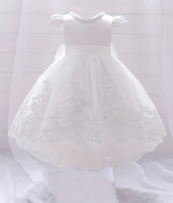 Платье пышное с бантом