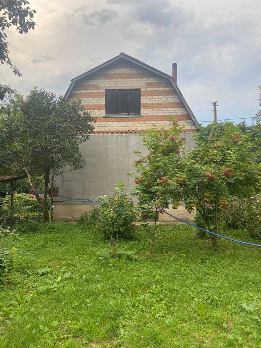 Продам дім, за містом із земельною ділянкою