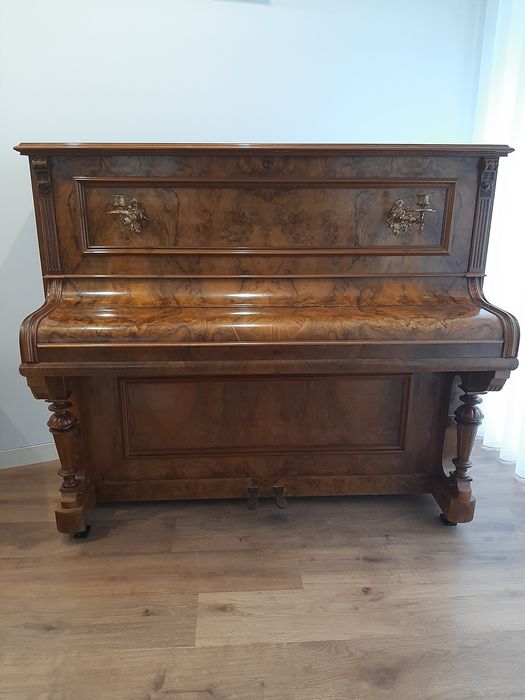 Piano suíço B. Bieger Rorscharch de finais do século XIX