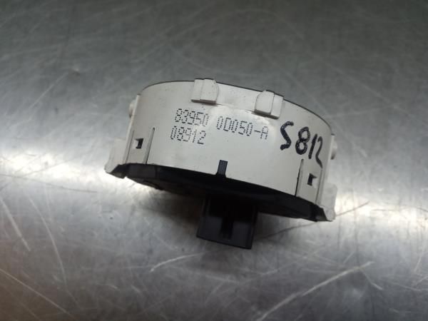 Botão / interruptor 4 piscas TOYOTA Yaris (_P13_)