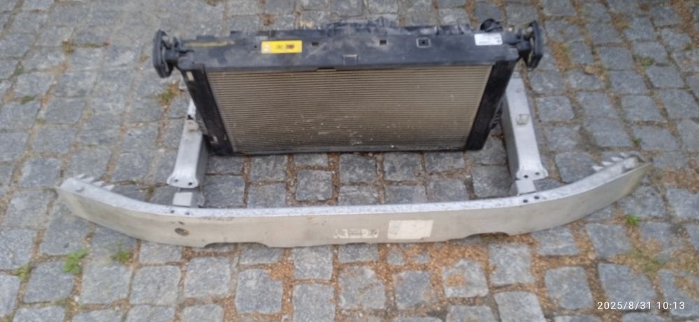 Продам підсилювач переднього  бамперу для BMW I3