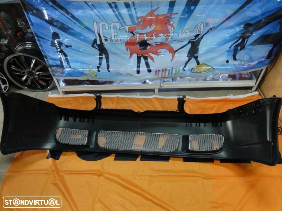 Para-choques Frontal VW Golf 4 / IV 98-03 R32 look em ABS(plástico) C/Espaço para grelha original
