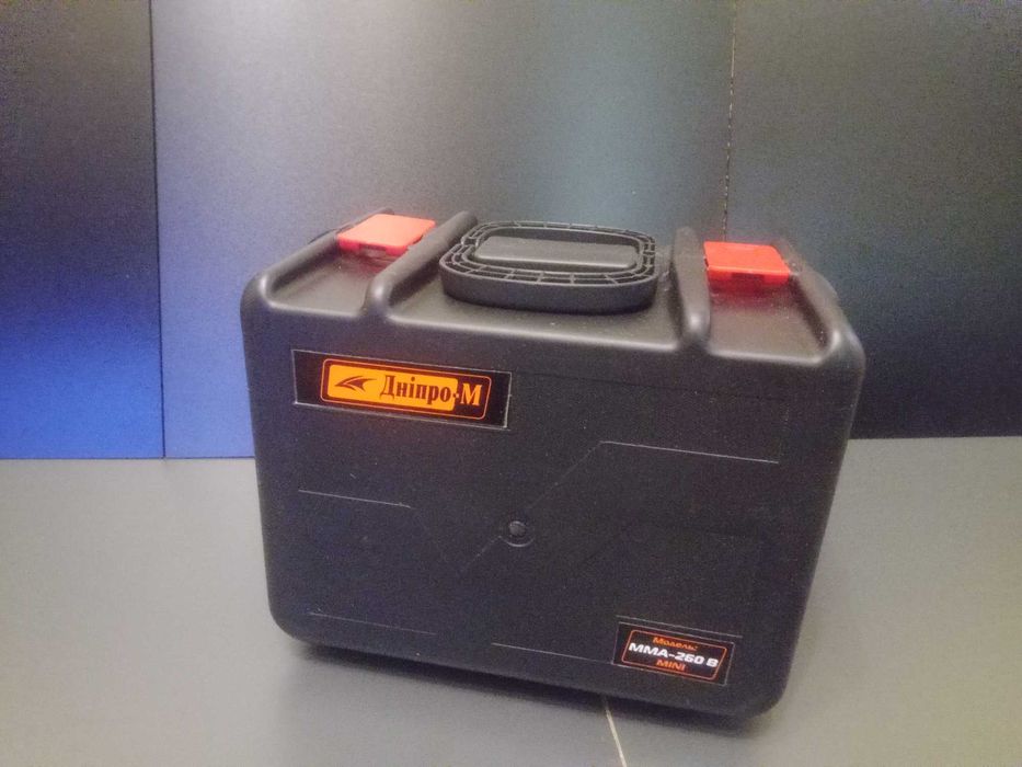 Сварочный аппарат инвертор Дніпро-М mini ММА 260 B в кейсе