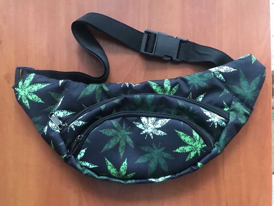 Бананка сумка чорна