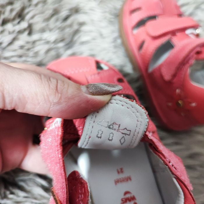 Шкіряні босоніжки Elefanten 21р