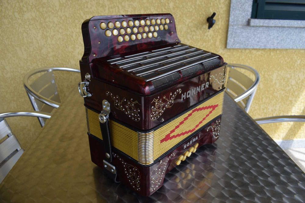 Hohner Norma II 3 voz Fa# La3 Re#