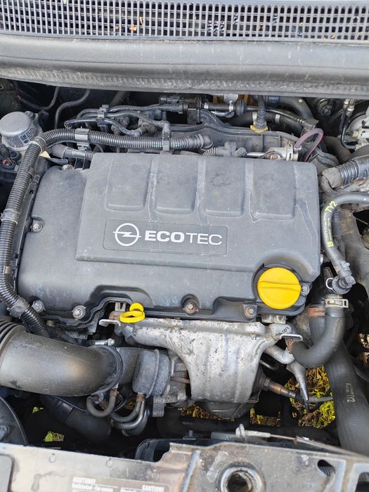 Opel meriva b , 1.4 turbo з Німеччини. 
Місто: 7.8 – 8.5 
Трасса: 4.8 – 5.5 л / 100 км
Змішаний: 6.0 – 6.5 л / 100 км