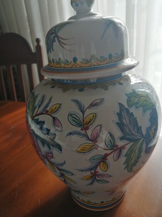 Pote pintado à mão, cerâmica de Conimbriga séc. XVII