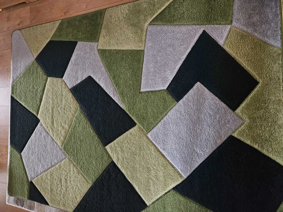 Dywan  w ładnych odcieniach