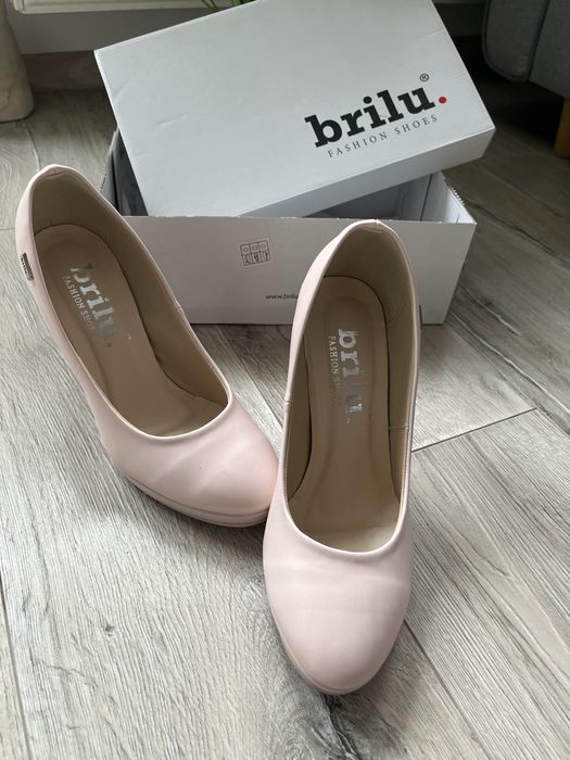 Damskie czółenka na koturnie skórzane Brilu 38 jasny róż
