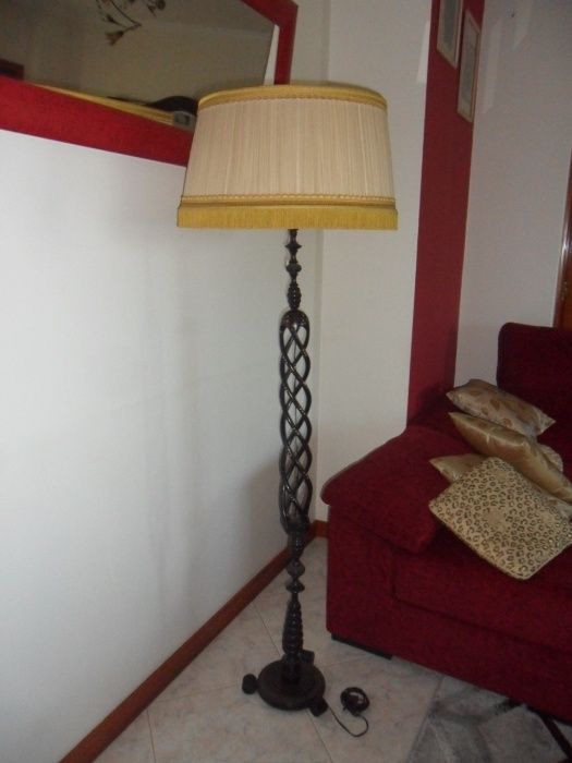 Candeeiro de pé lindíssimo  ETC