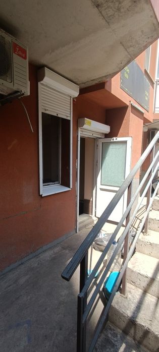 Продам комерційне приміщення  Радужний від власника