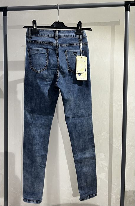 Продам джинсы женские , новые