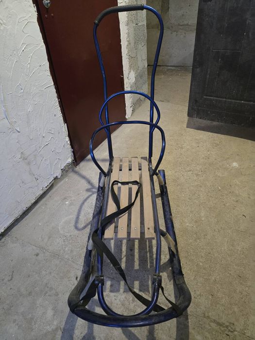 Санки дитячі в доброму стані