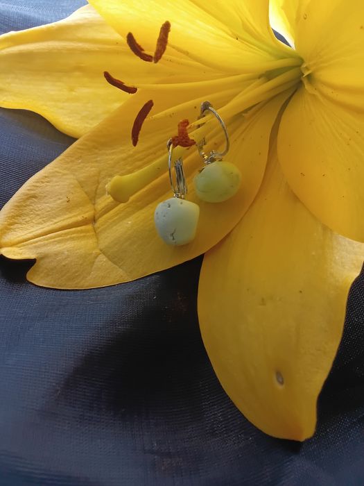 Par de Brincos feitos com duas pedras naturais de Crisoprásio
