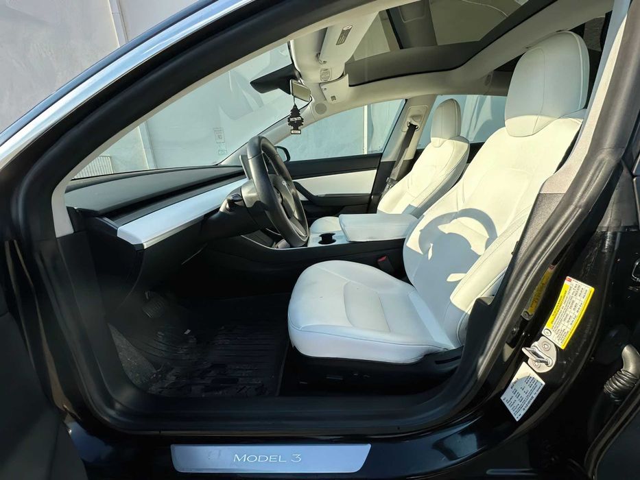 Tesla Model 3 Long Range      2019