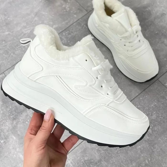 Зимові кросівки, білі зимові кросівки, чорні зимові кросівки