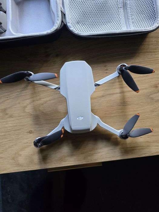 Dron DJI mini 4k etui ładowarka bateria