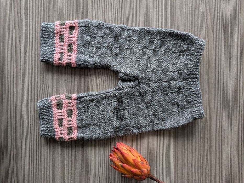 Spodnie dziergane na drutach- półwełna, nowe r. ok. 62-68