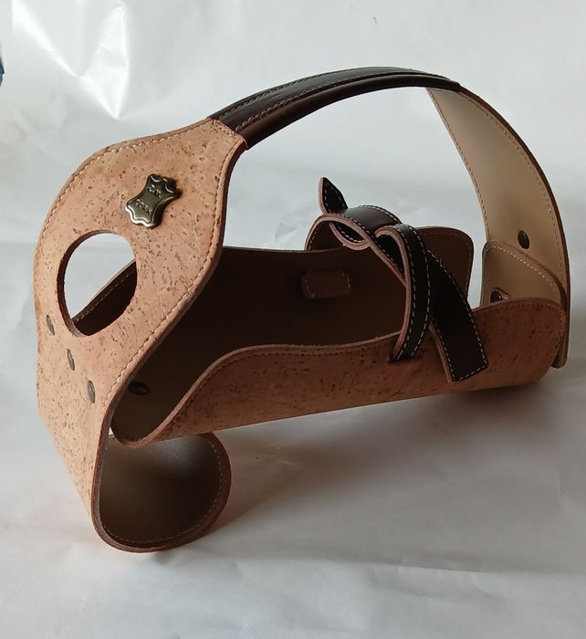 Suporte para garrafa em cortiça