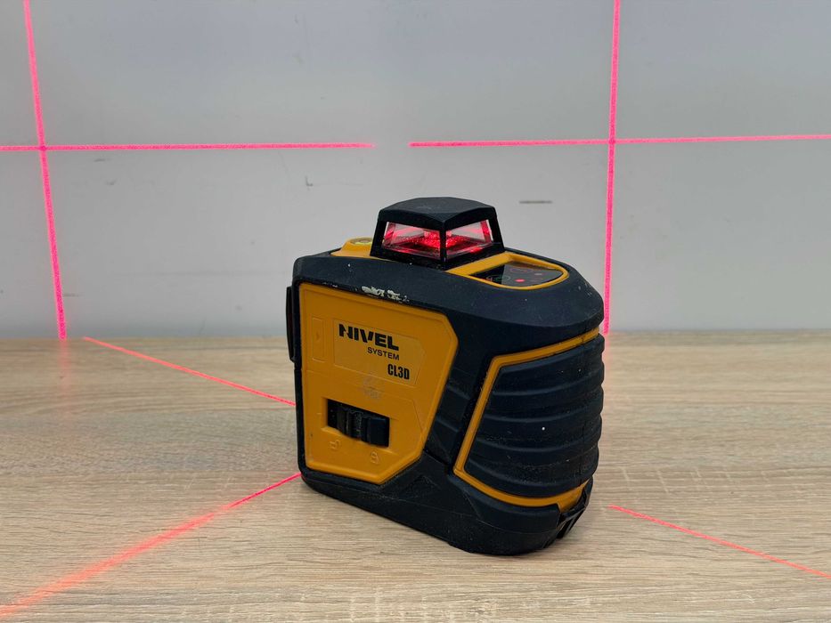 Laser Nivel CL3D + walizka – dobry stan, brak szkiełka ochronnego