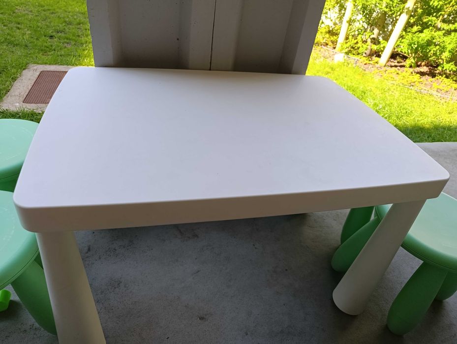 Conjunto Mammut - mesa e bancos para crianças ikea