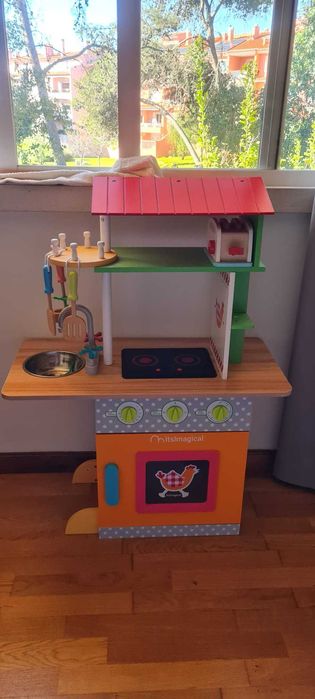 Cozinha de brincar a funcionar e em bom estado com acessórios