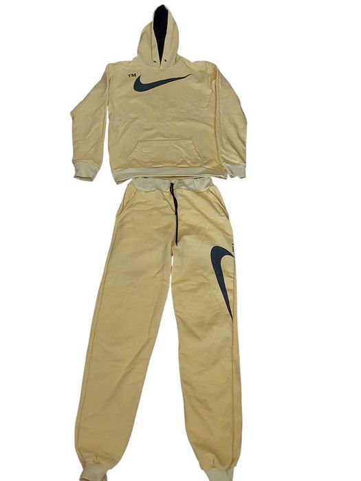 Conjunto novo de roupa