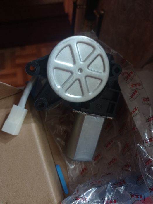 Моторчик скопіднімача лада