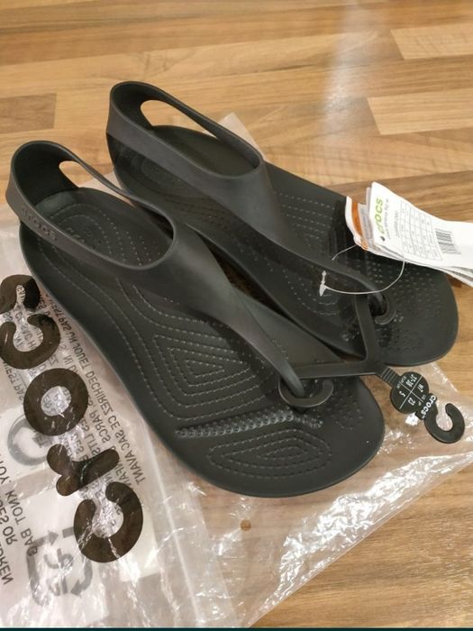 Crocs Serena Flip W7.   37-38