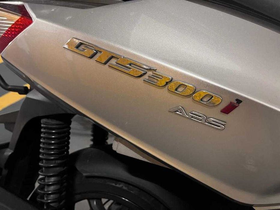 Mota SYM GTS 300 (cilindrada 300 cc)