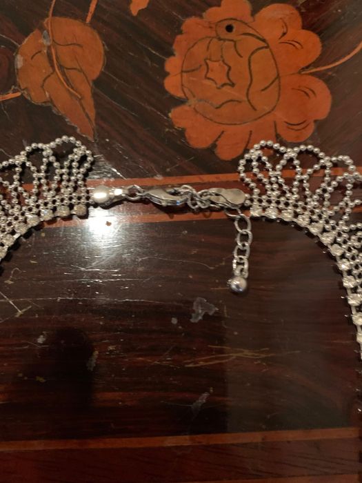 Colar gravata senhora