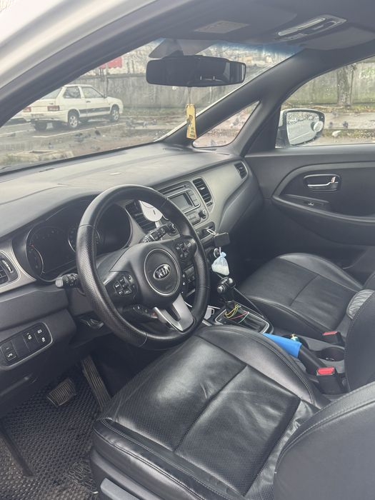 Kia Carens 2013. 2.0 LPG